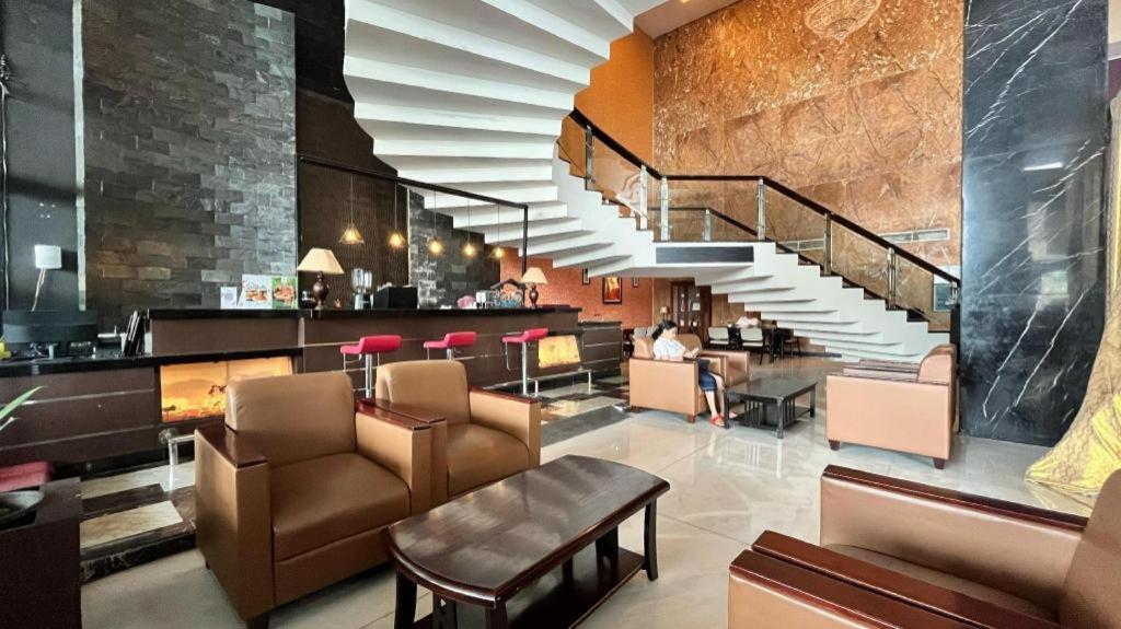 מדאן Grand Antares Hotel מראה חיצוני תמונה