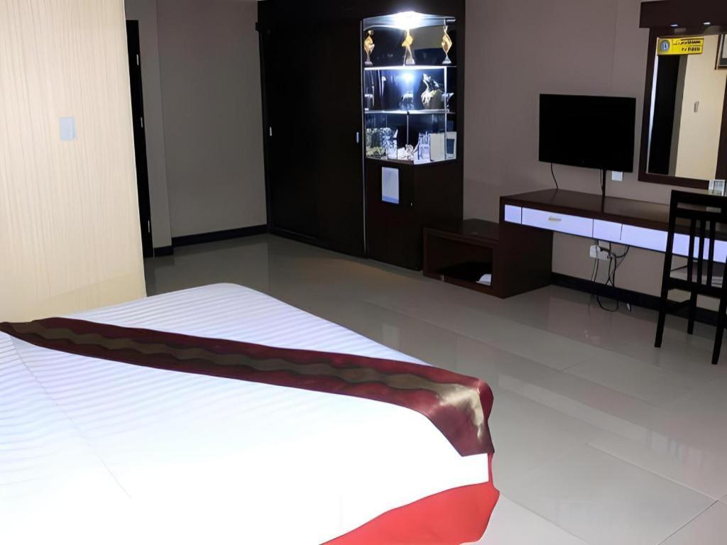 מדאן Grand Antares Hotel מראה חיצוני תמונה