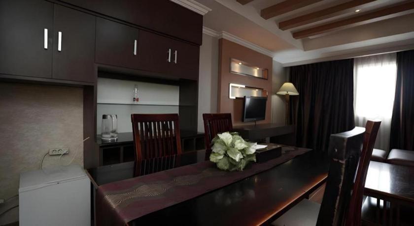 מדאן Grand Antares Hotel מראה חיצוני תמונה