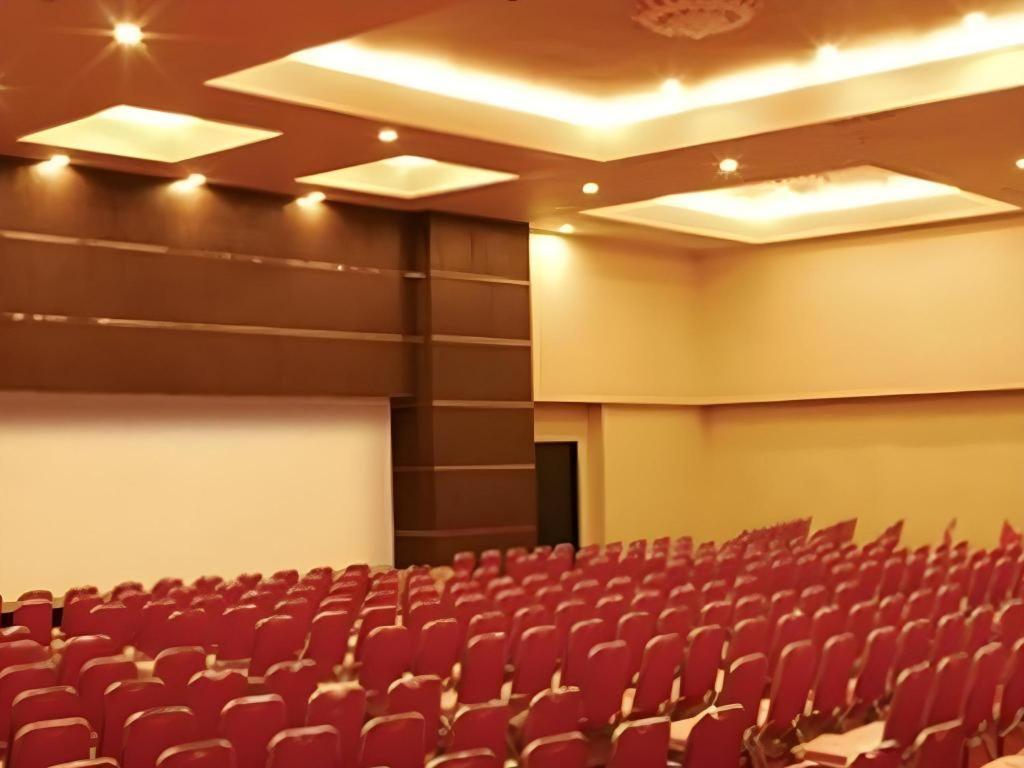 מדאן Grand Antares Hotel מראה חיצוני תמונה