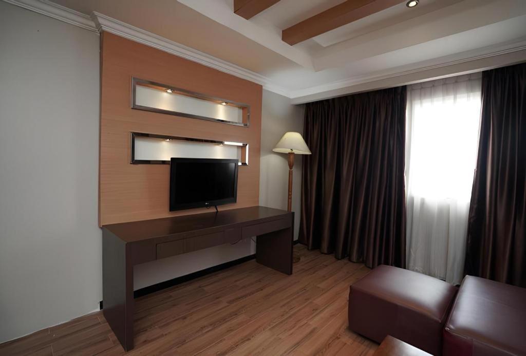 מדאן Grand Antares Hotel מראה חיצוני תמונה