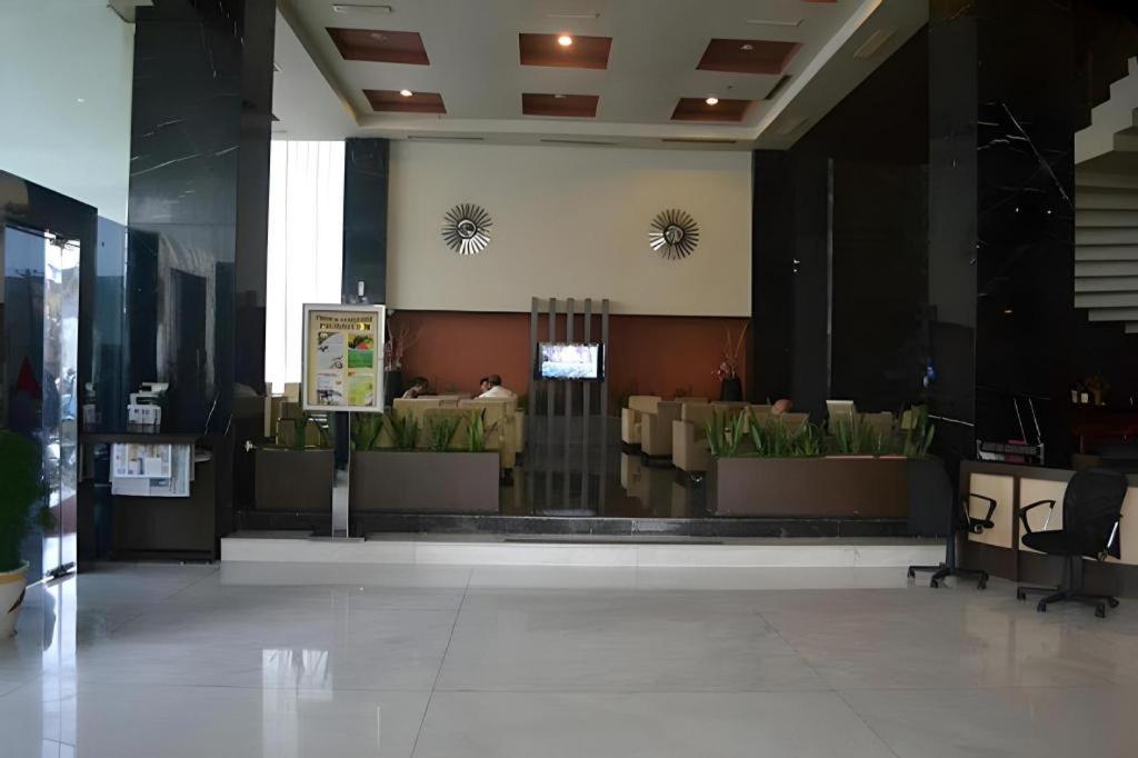 מדאן Grand Antares Hotel מראה חיצוני תמונה