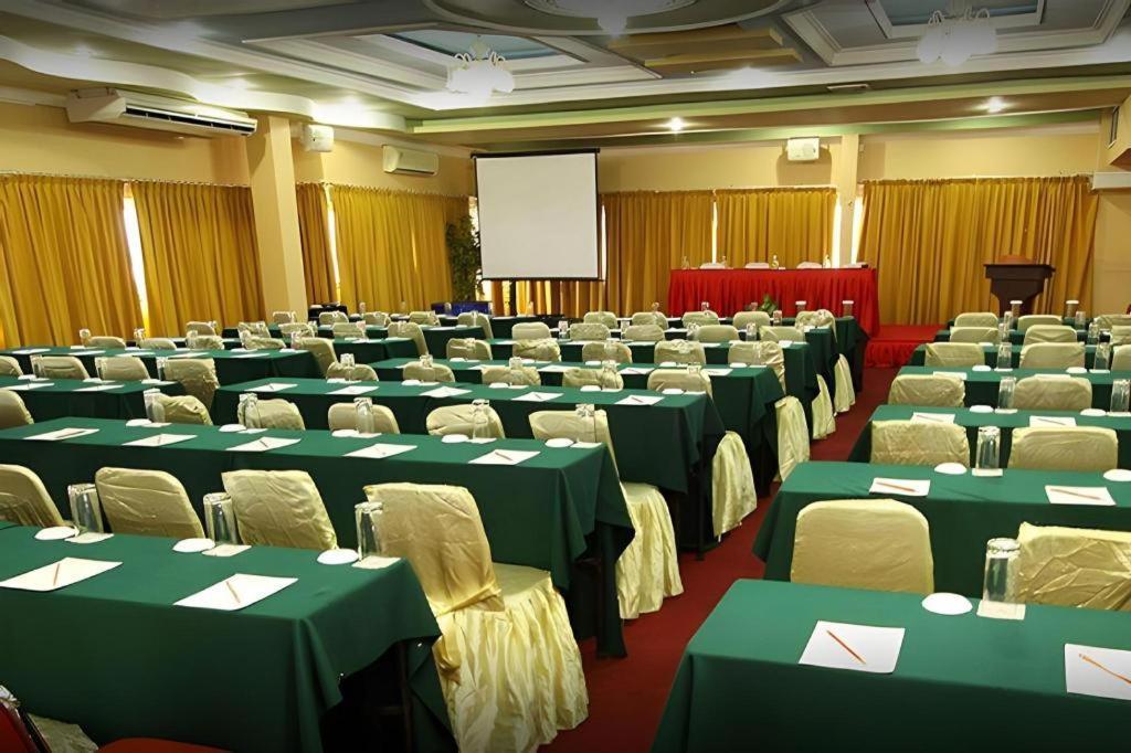 מדאן Grand Antares Hotel מראה חיצוני תמונה